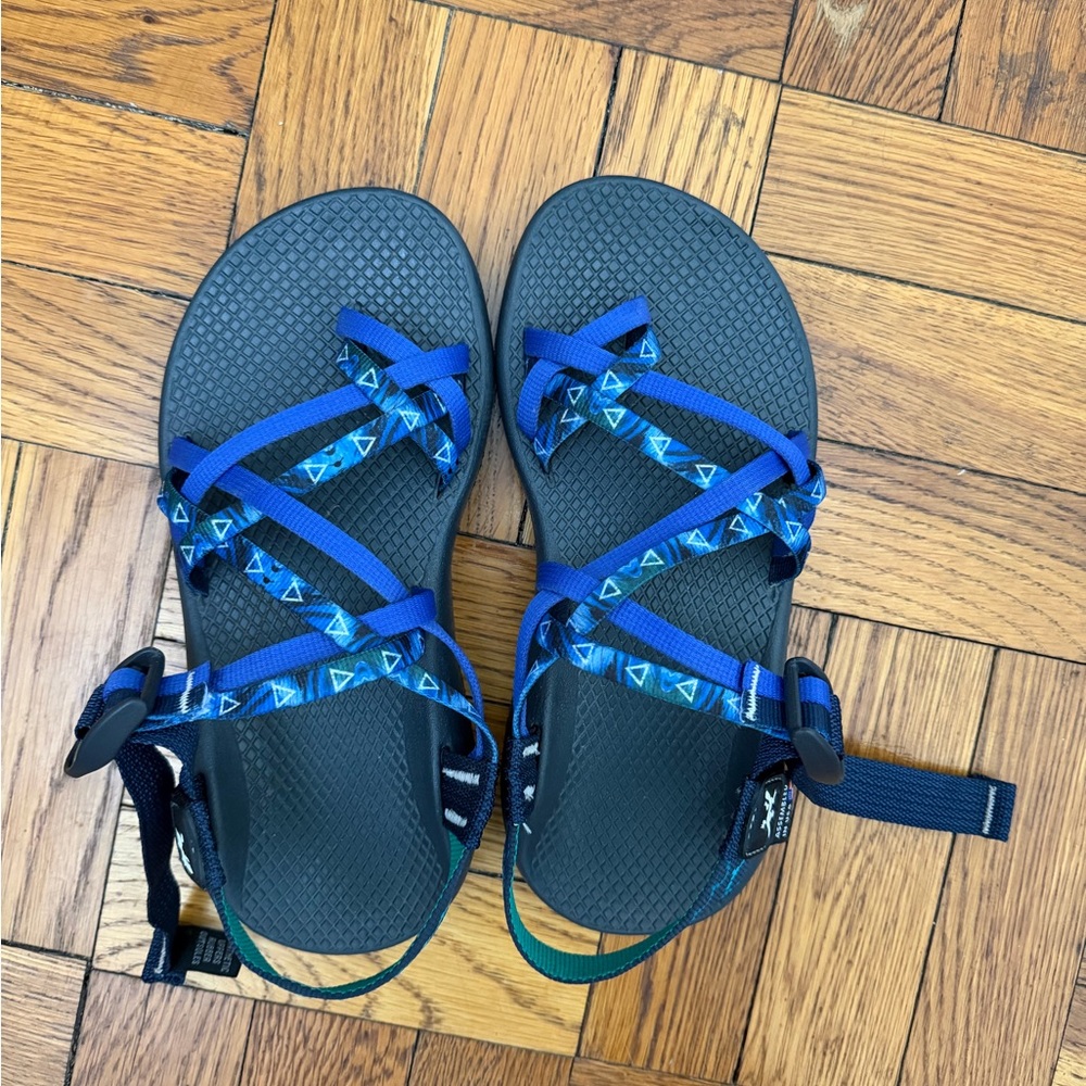 Women’s 6 WIDE Chaco Blue Strappy Sandals